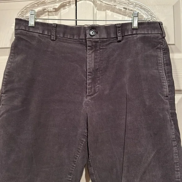 Roundtree & Yorke - 36 x 32 Gray Straight Leg Corduroys.
In good condition - Picture 2 of 7